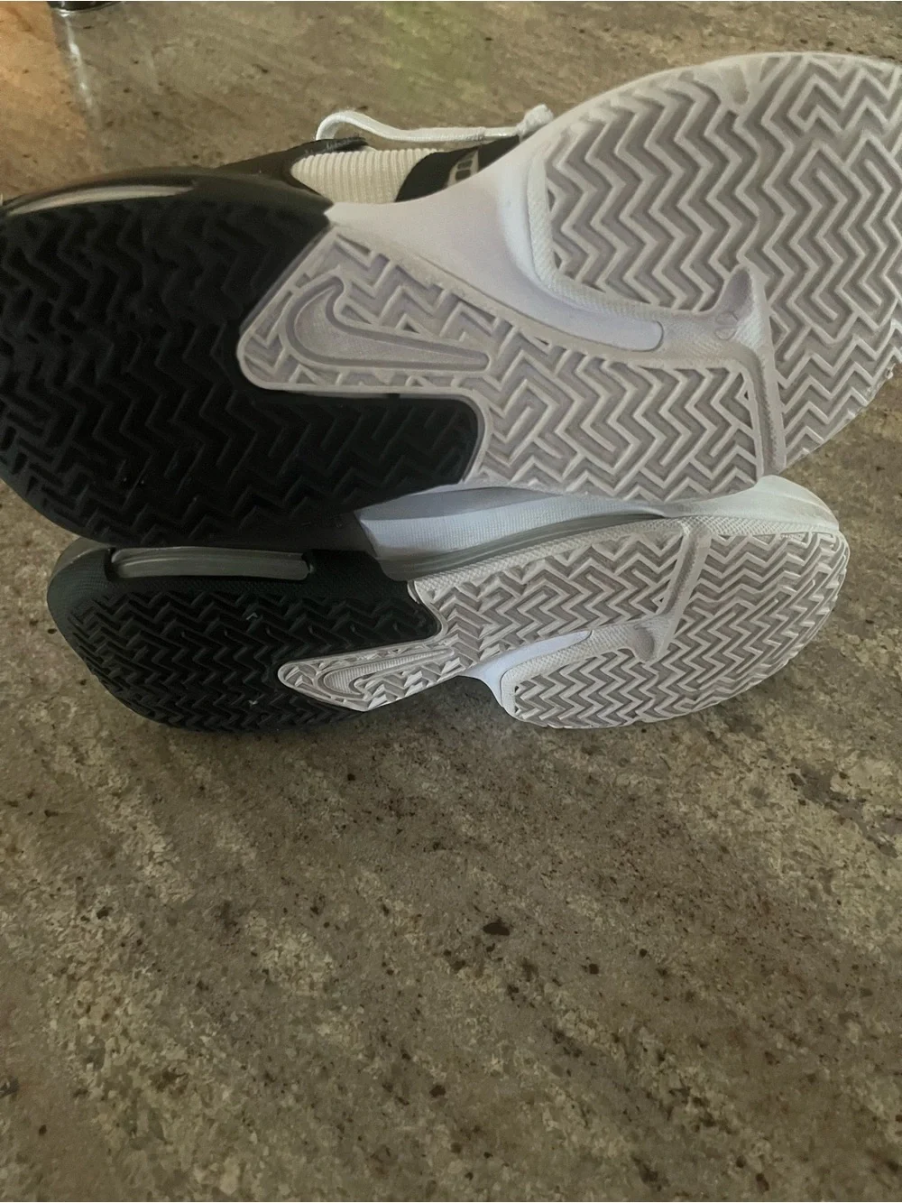 Nike LeBron Witness 7 basketball 4.5Y